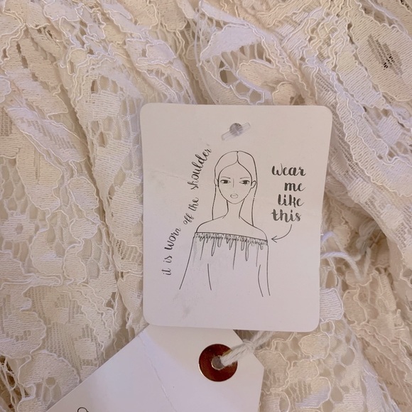 Coco + Jaimeson off shoulder lace Top NWT - Picture 9 of 16